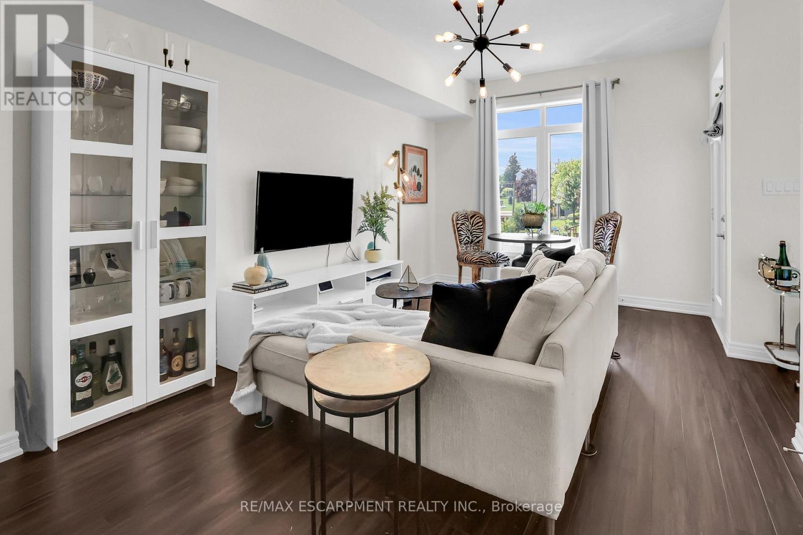 Photo 7 of 10 5016 Serena Drive, Lincoln ON