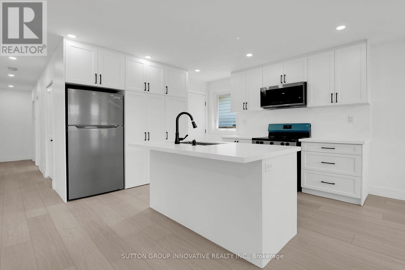 Photo 11 of 4 Lilacside Drive, Hamilton ON
