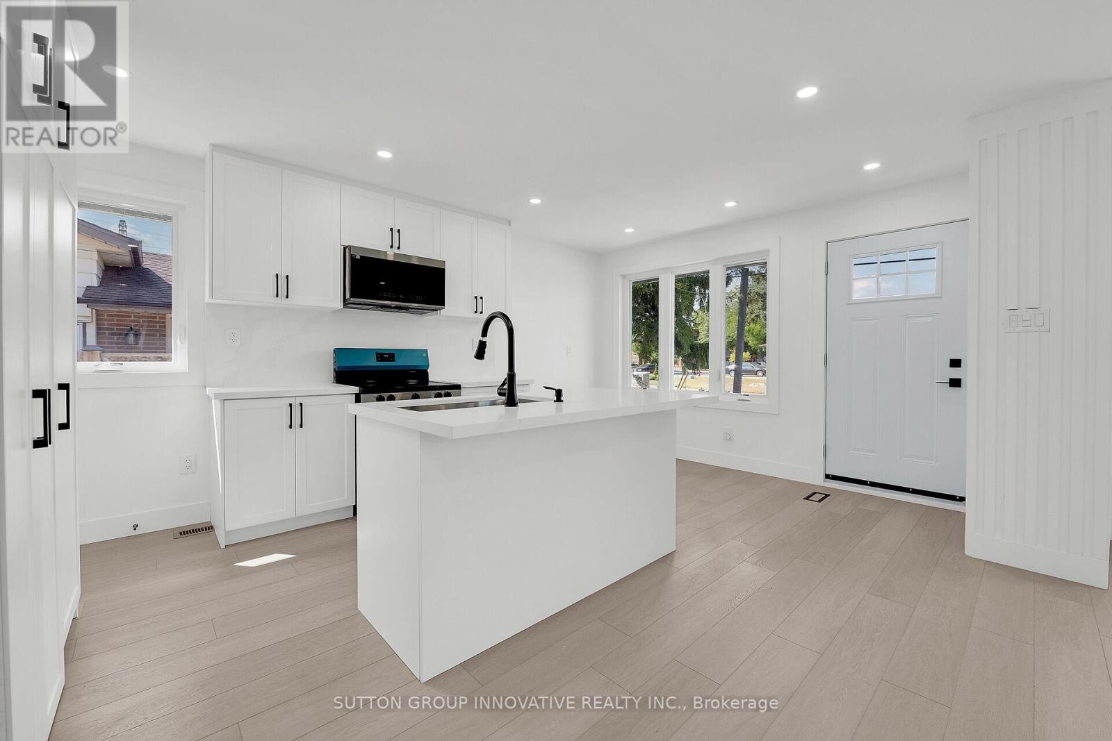 Photo 12 of 4 Lilacside Drive, Hamilton ON