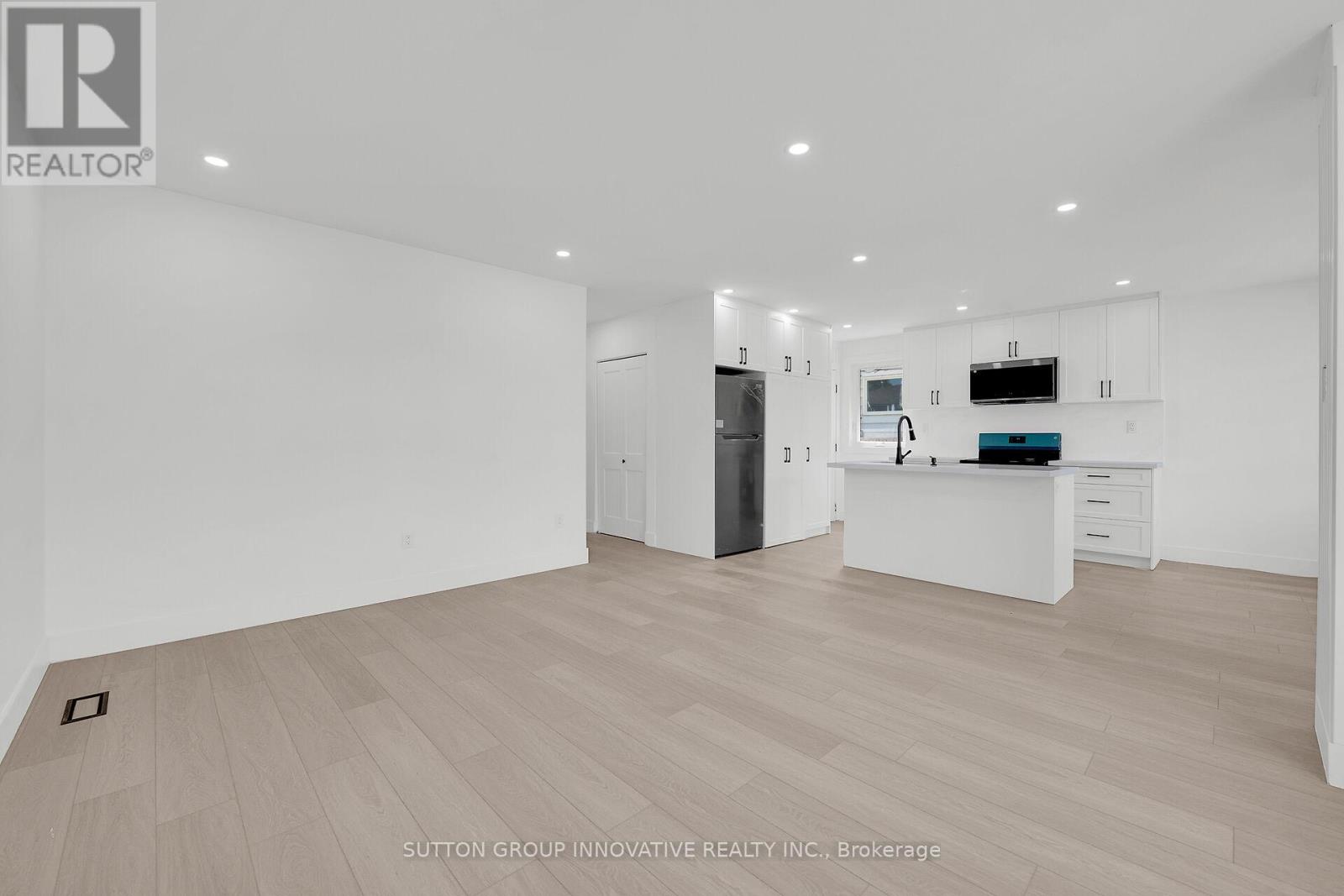 Photo 18 of 4 Lilacside Drive, Hamilton ON