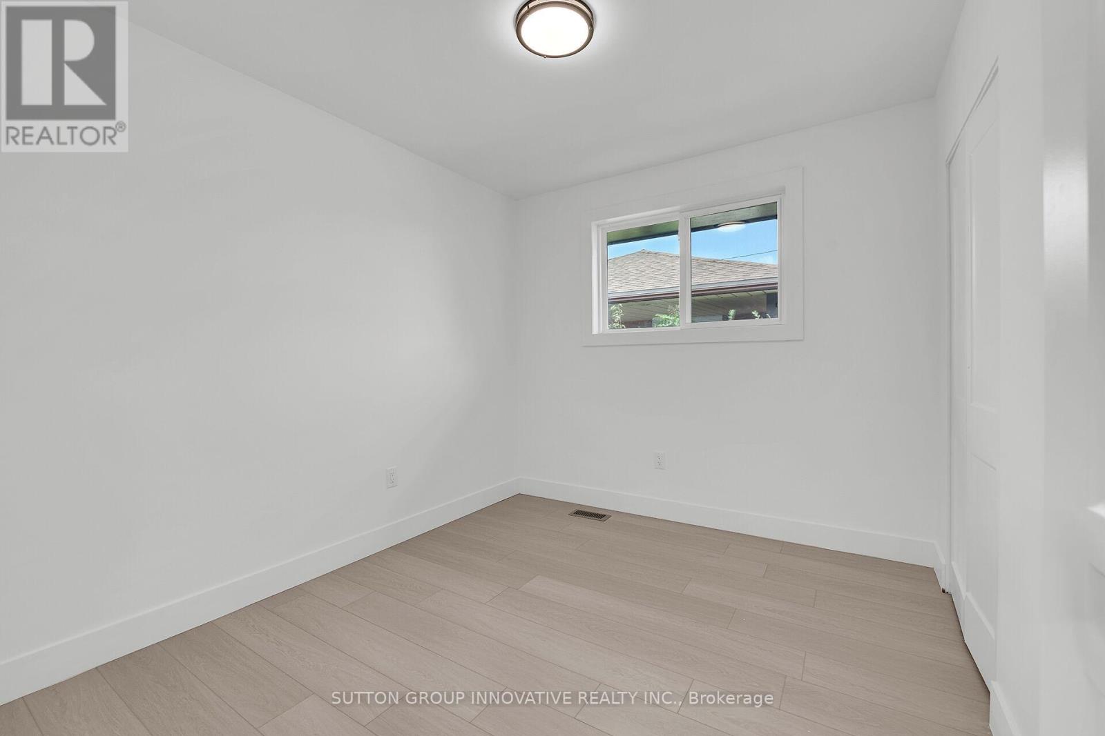 Photo 23 of 4 Lilacside Drive, Hamilton ON