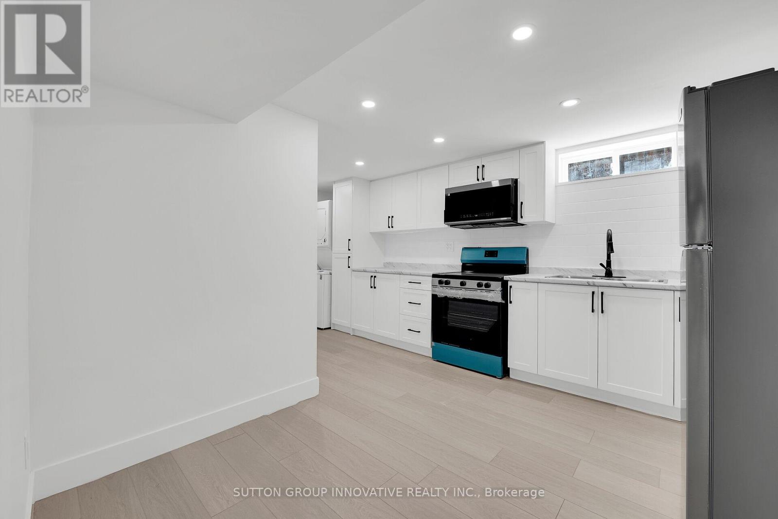 Photo 26 of 4 Lilacside Drive, Hamilton ON