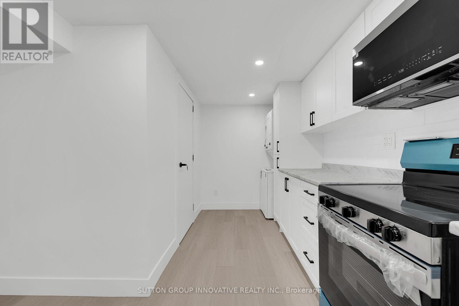 Photo 27 of 4 Lilacside Drive, Hamilton ON