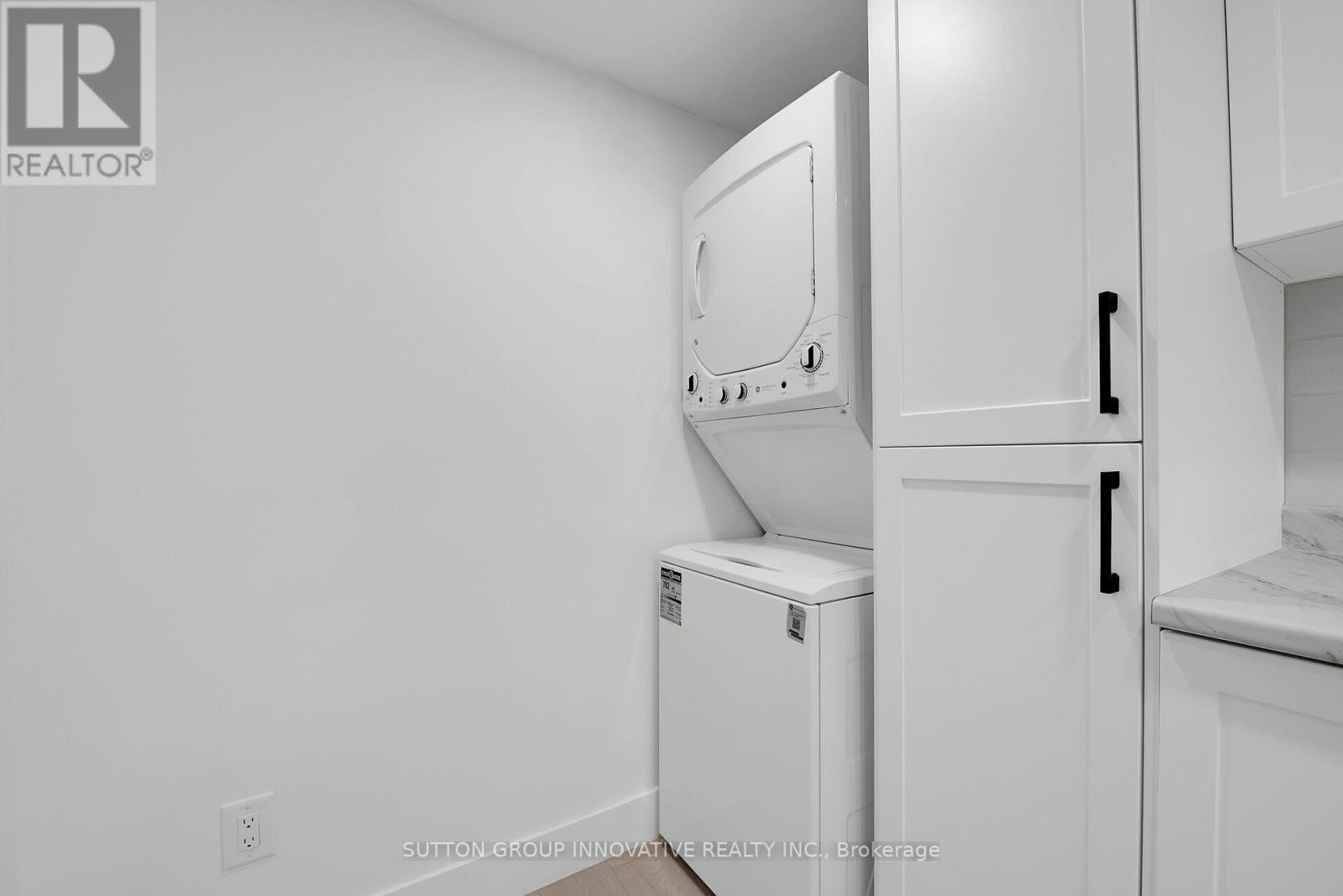 Photo 28 of 4 Lilacside Drive, Hamilton ON