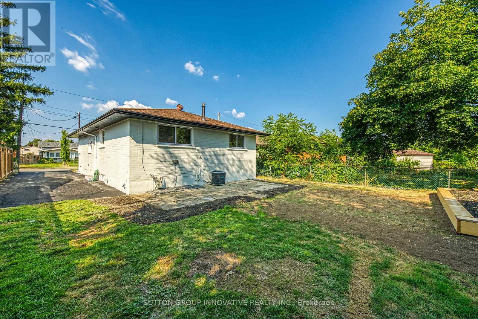 Photo 41 of 4 Lilacside Drive, Hamilton ON