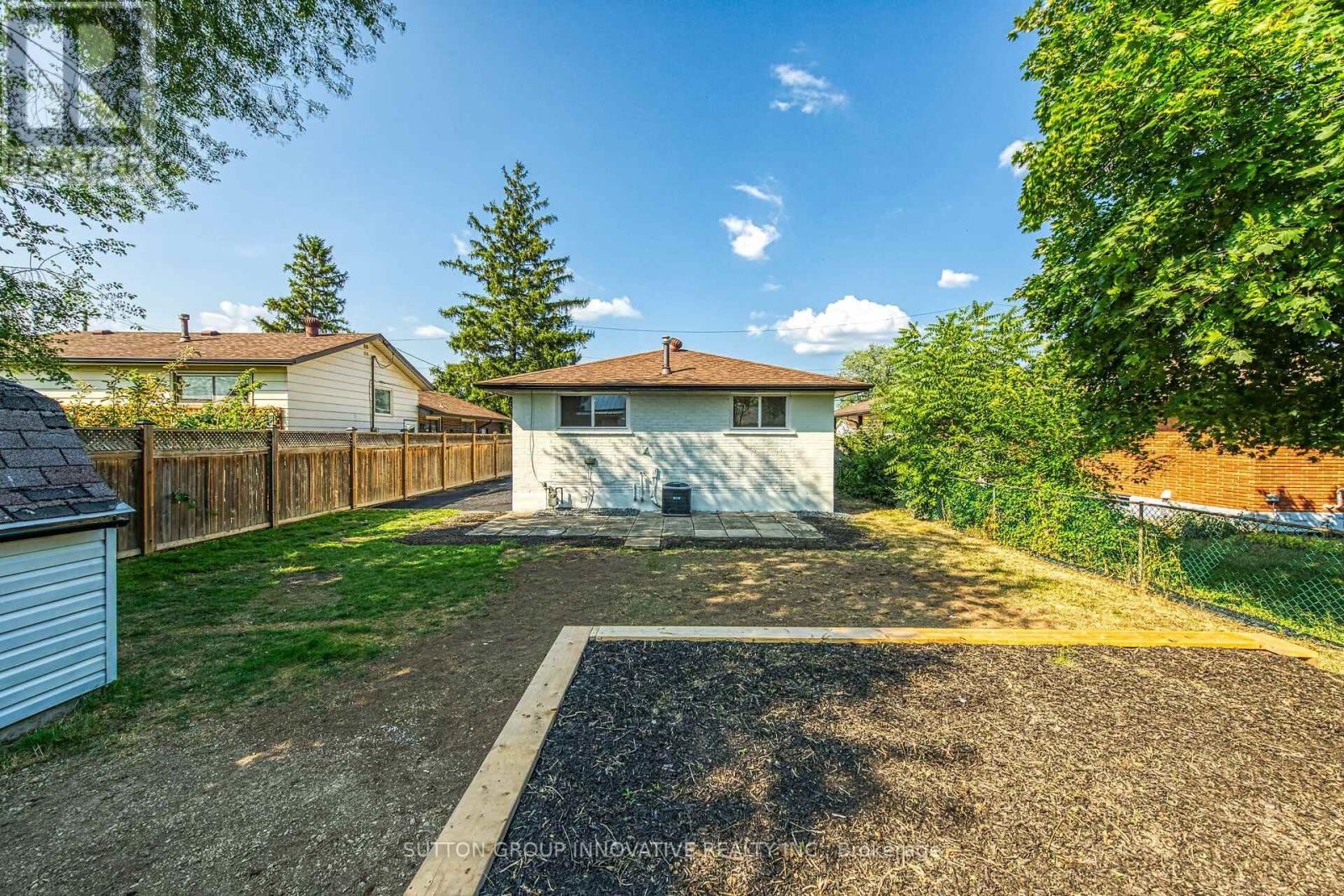 Photo 44 of 4 Lilacside Drive, Hamilton ON