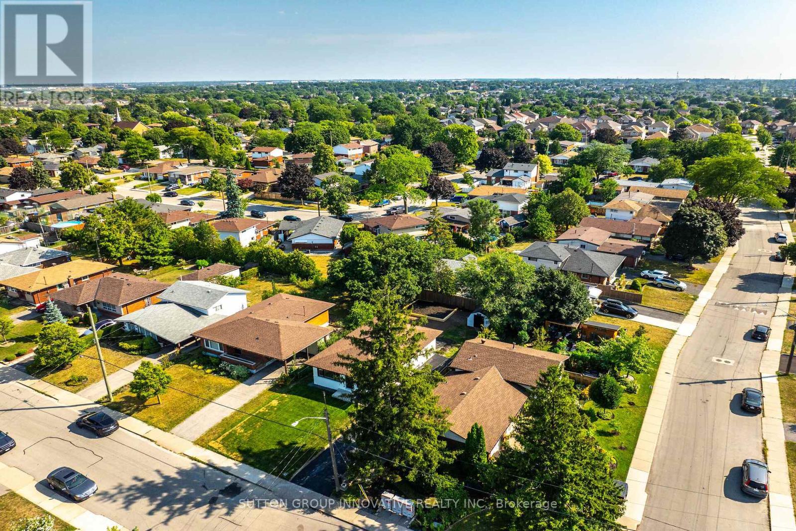 Photo 46 of 4 Lilacside Drive, Hamilton ON