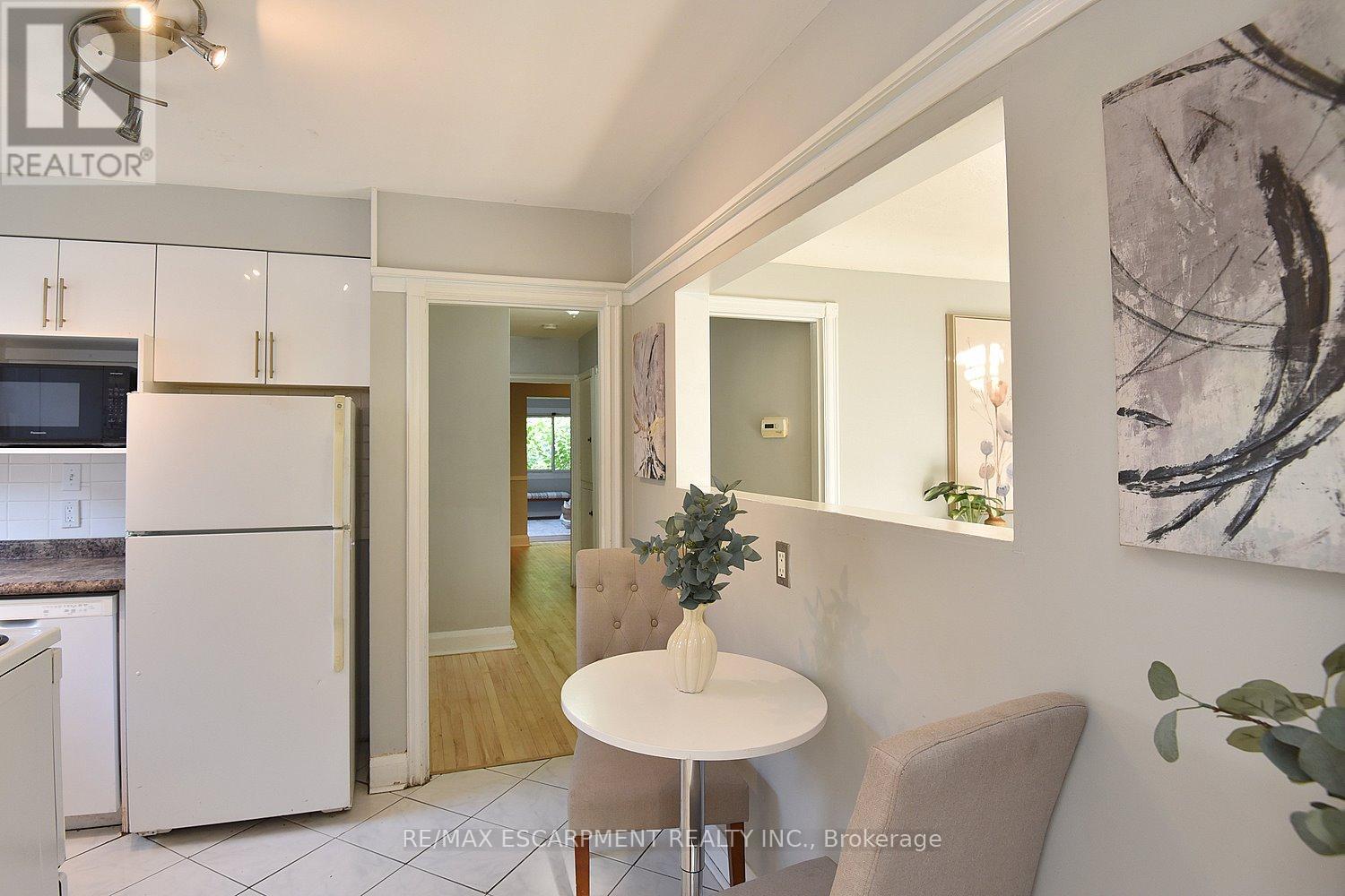Photo 10 of 82 East 38th Street, Hamilton ON