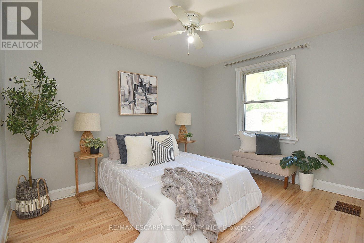 Photo 22 of 82 East 38th Street, Hamilton ON