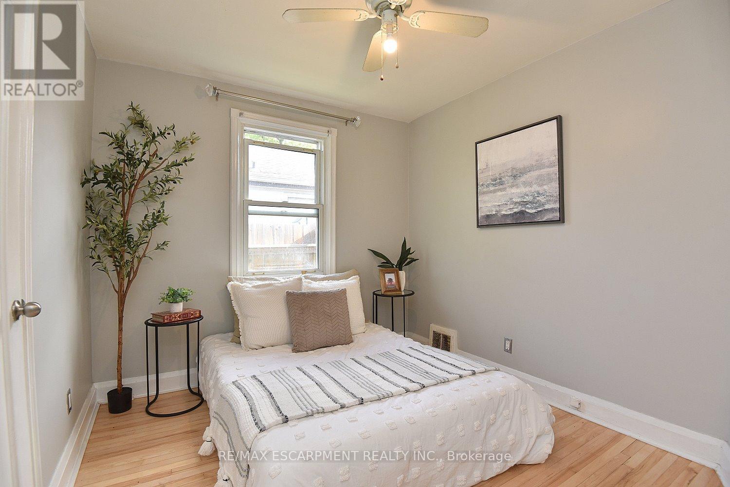 Photo 23 of 82 East 38th Street, Hamilton ON
