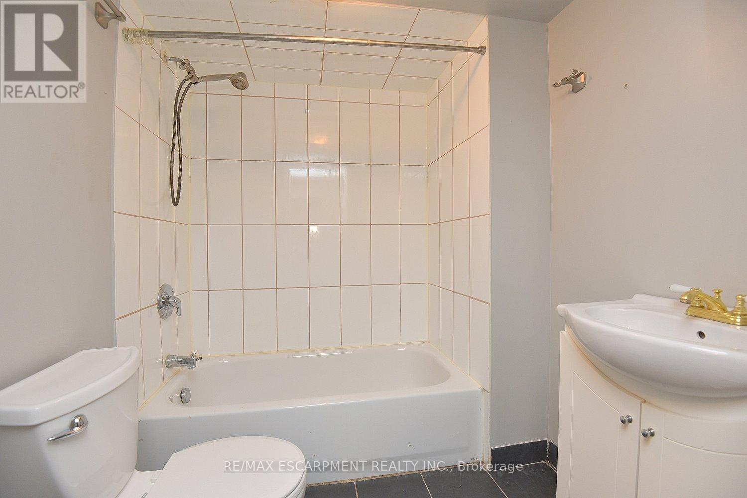 Photo 27 of 82 East 38th Street, Hamilton ON