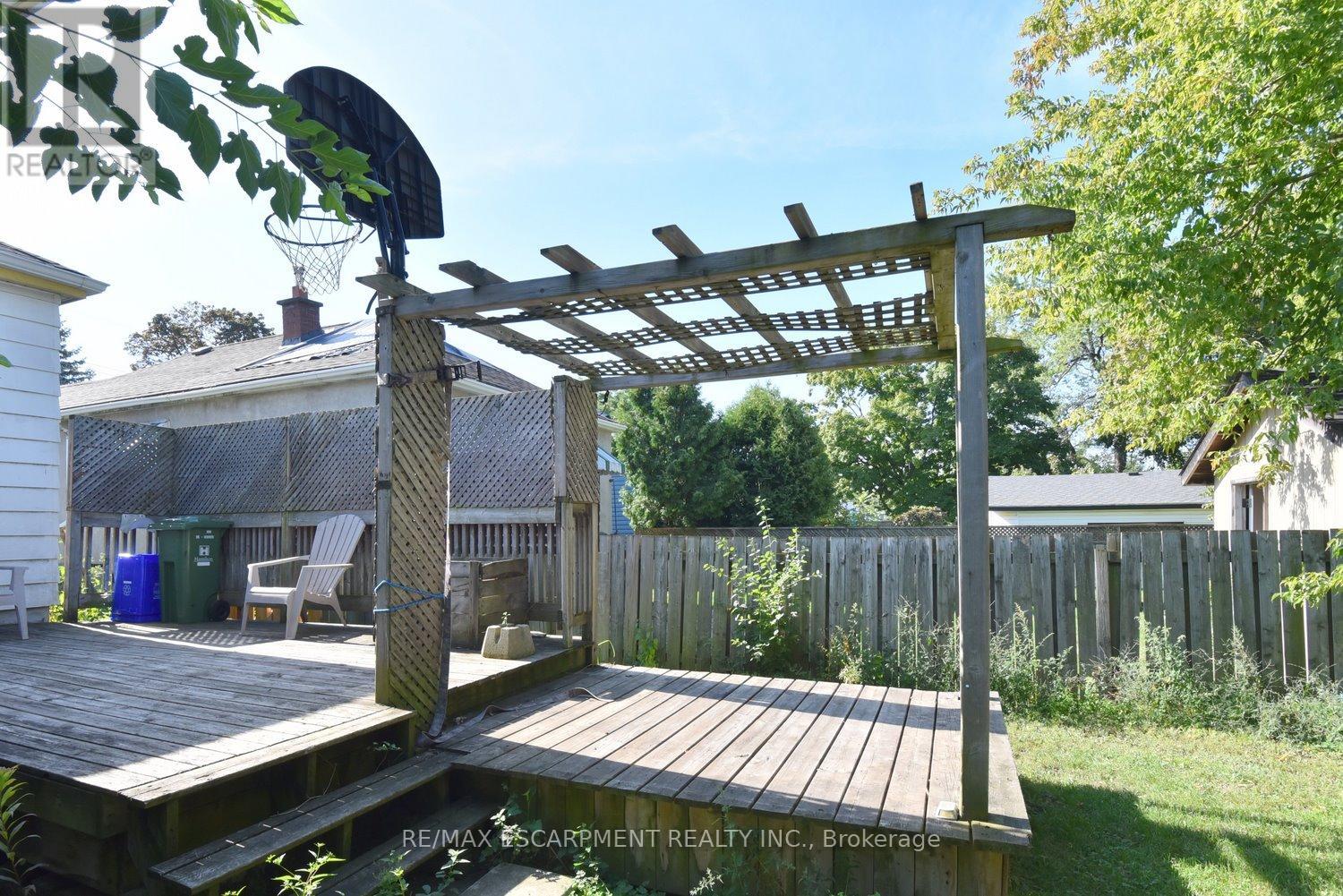 Photo 28 of 82 East 38th Street, Hamilton ON