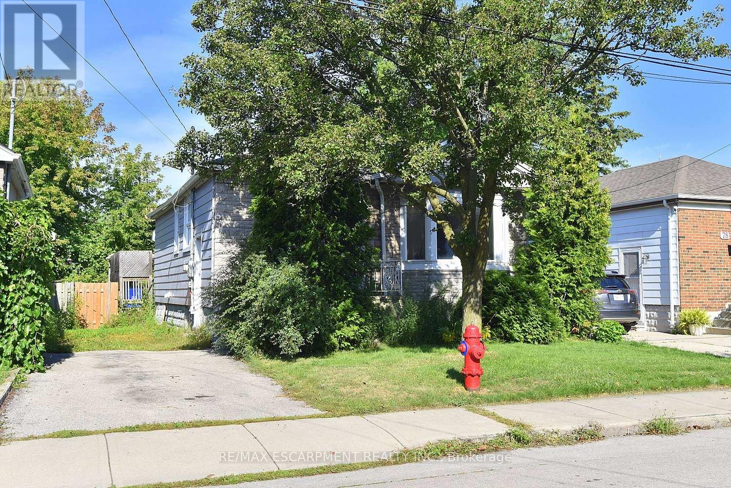 Photo 3 of 82 East 38th Street, Hamilton ON