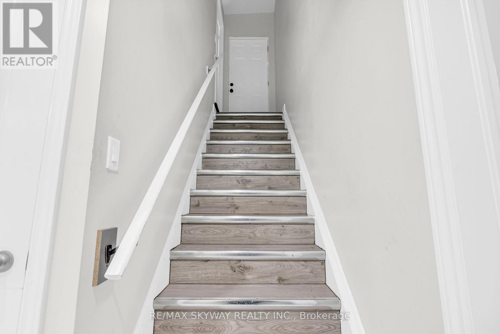 Photo 31 of 7 Jenner Court, Cambridge ON