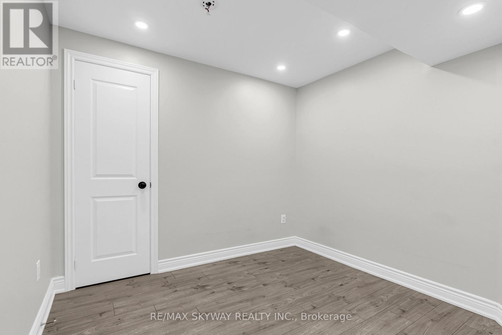 Photo 35 of 7 Jenner Court, Cambridge ON