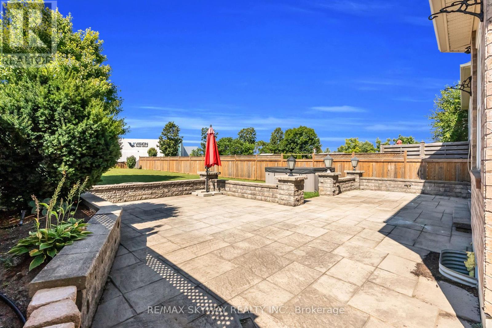 Photo 42 of 7 Jenner Court, Cambridge ON
