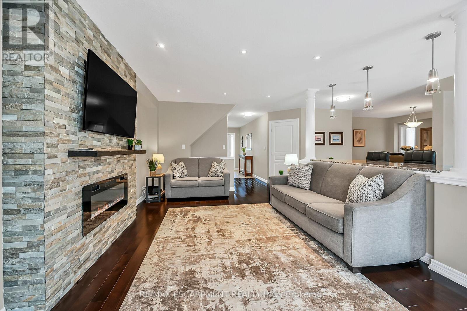 Photo 10 of 70 Escarpment Drive, Hamilton ON
