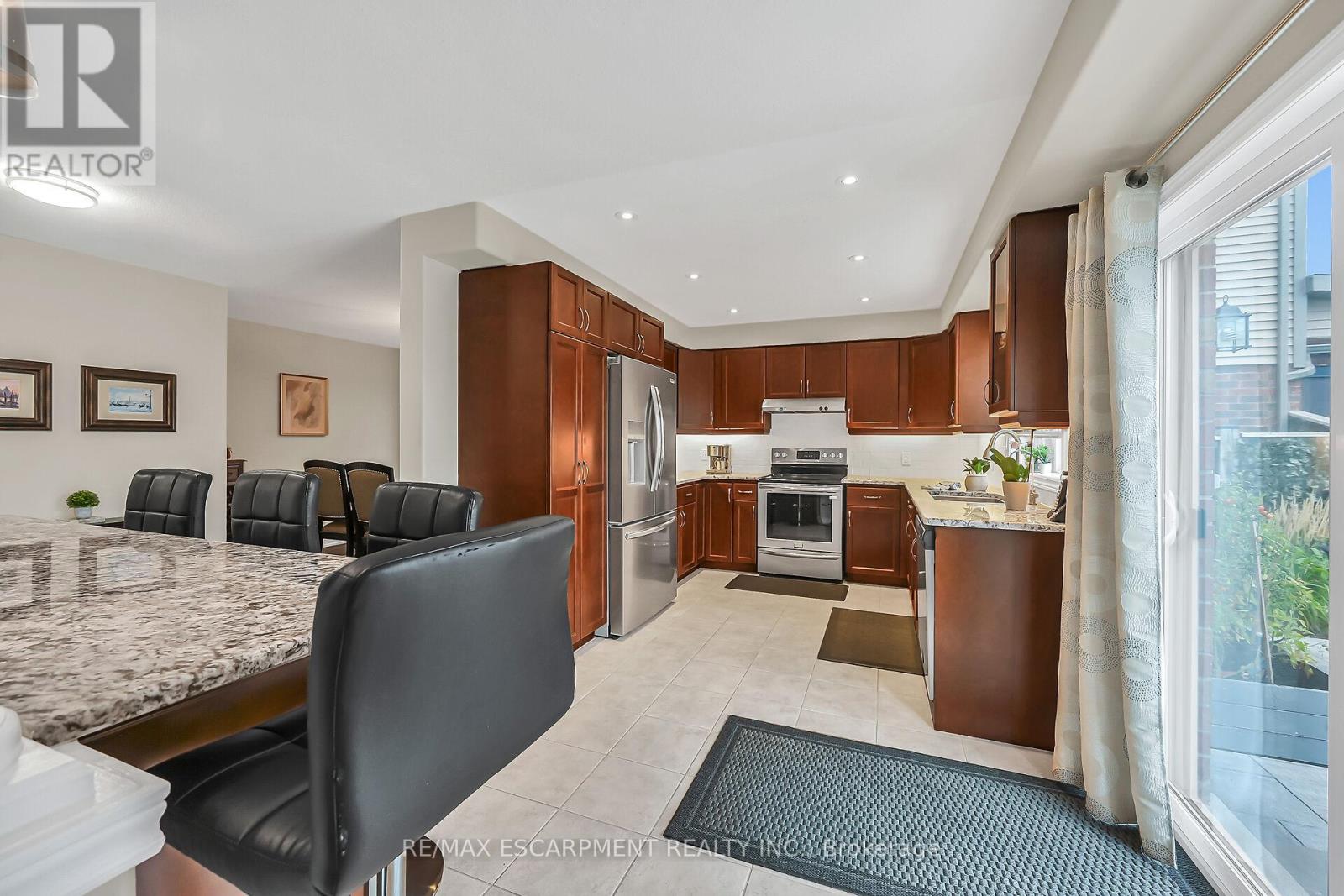 Photo 13 of 70 Escarpment Drive, Hamilton ON