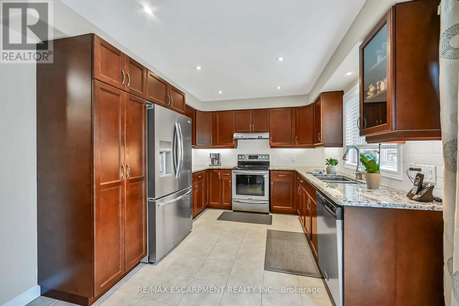 Photo 14 of 70 Escarpment Drive, Hamilton ON