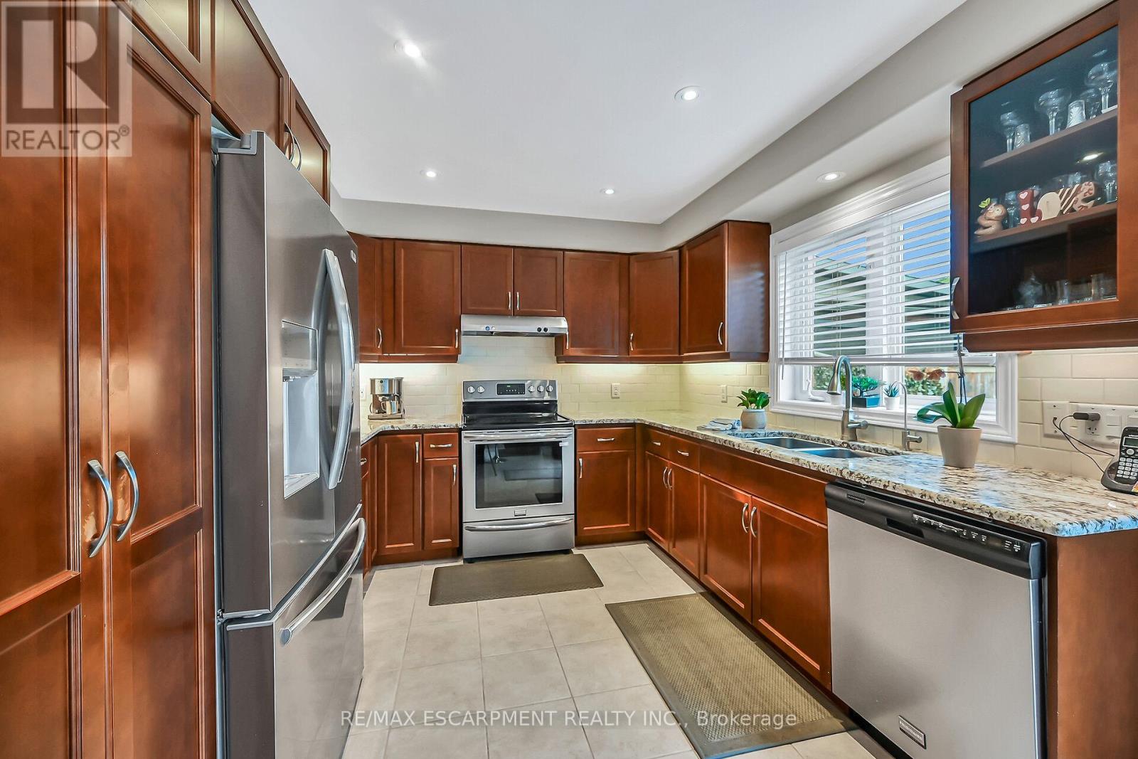 Photo 15 of 70 Escarpment Drive, Hamilton ON