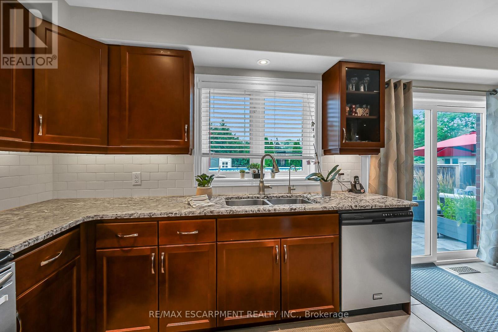Photo 16 of 70 Escarpment Drive, Hamilton ON