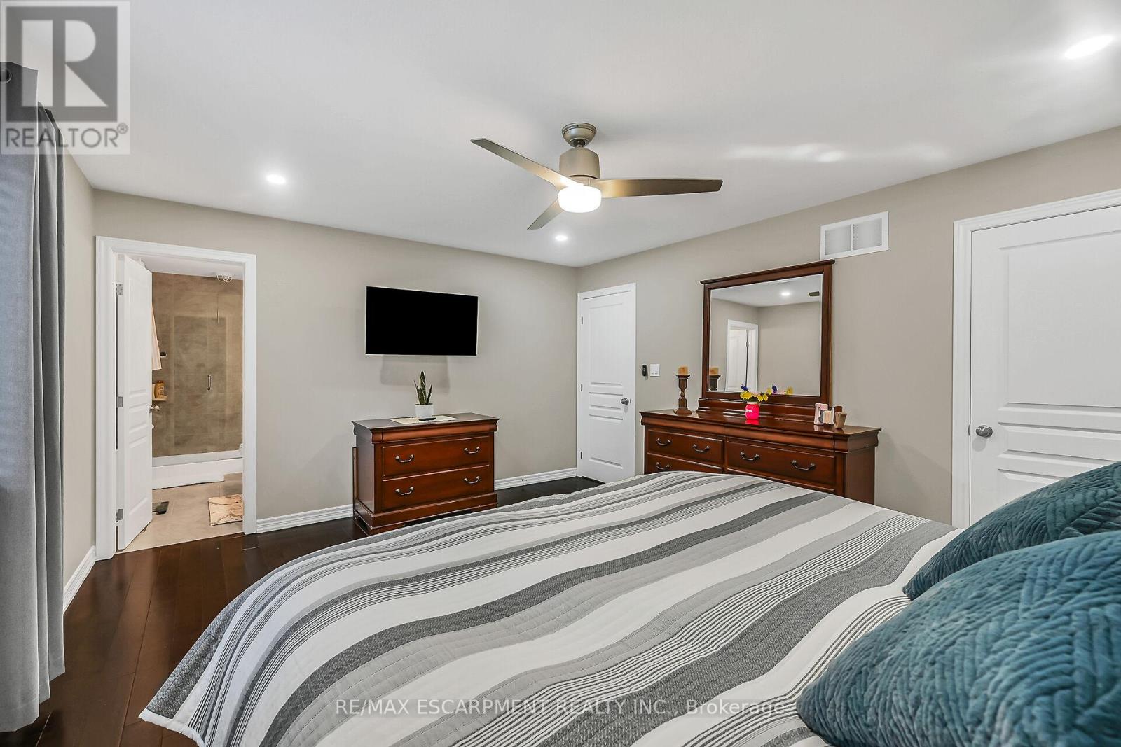 Photo 25 of 70 Escarpment Drive, Hamilton ON