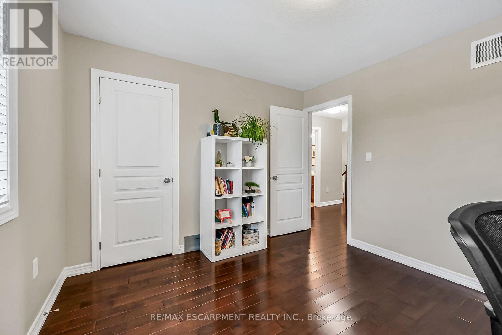 Photo 29 of 70 Escarpment Drive, Hamilton ON