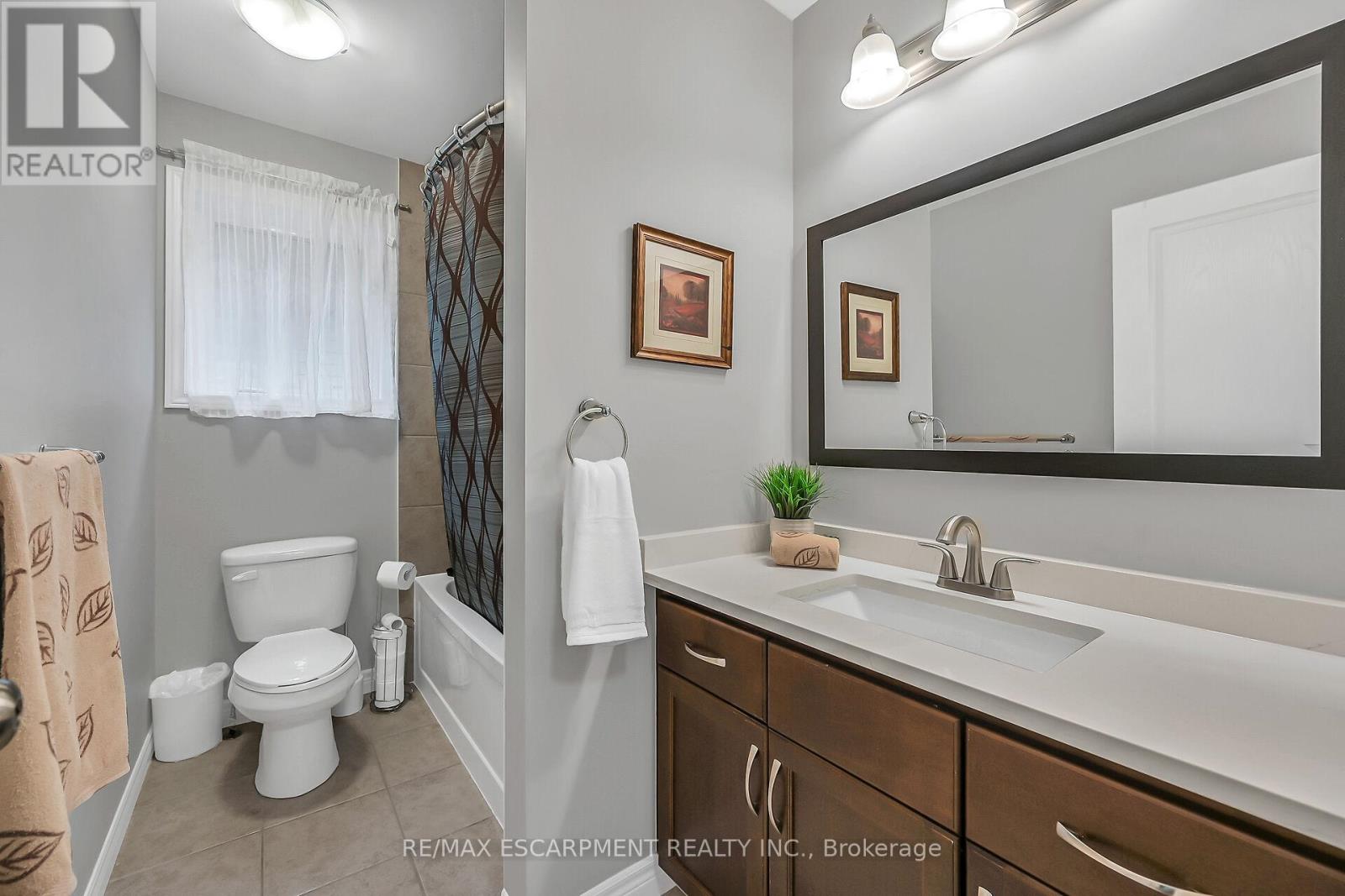 Photo 32 of 70 Escarpment Drive, Hamilton ON