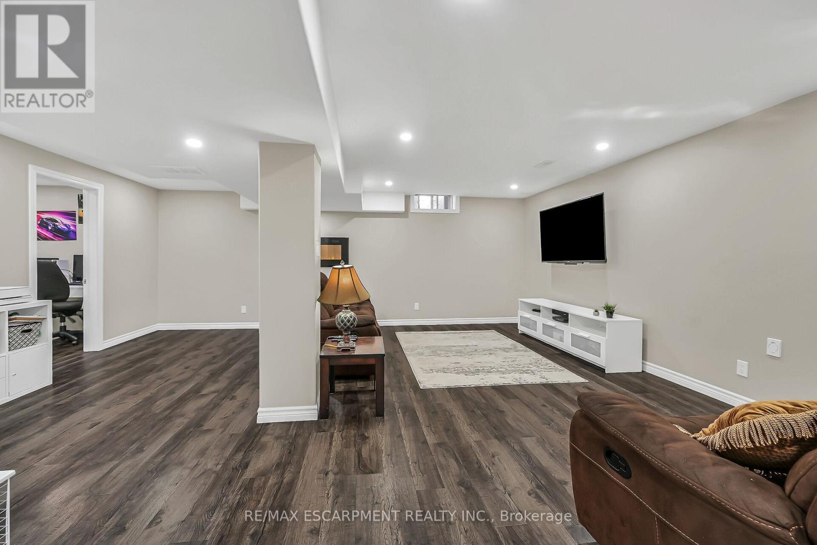 Photo 36 of 70 Escarpment Drive, Hamilton ON