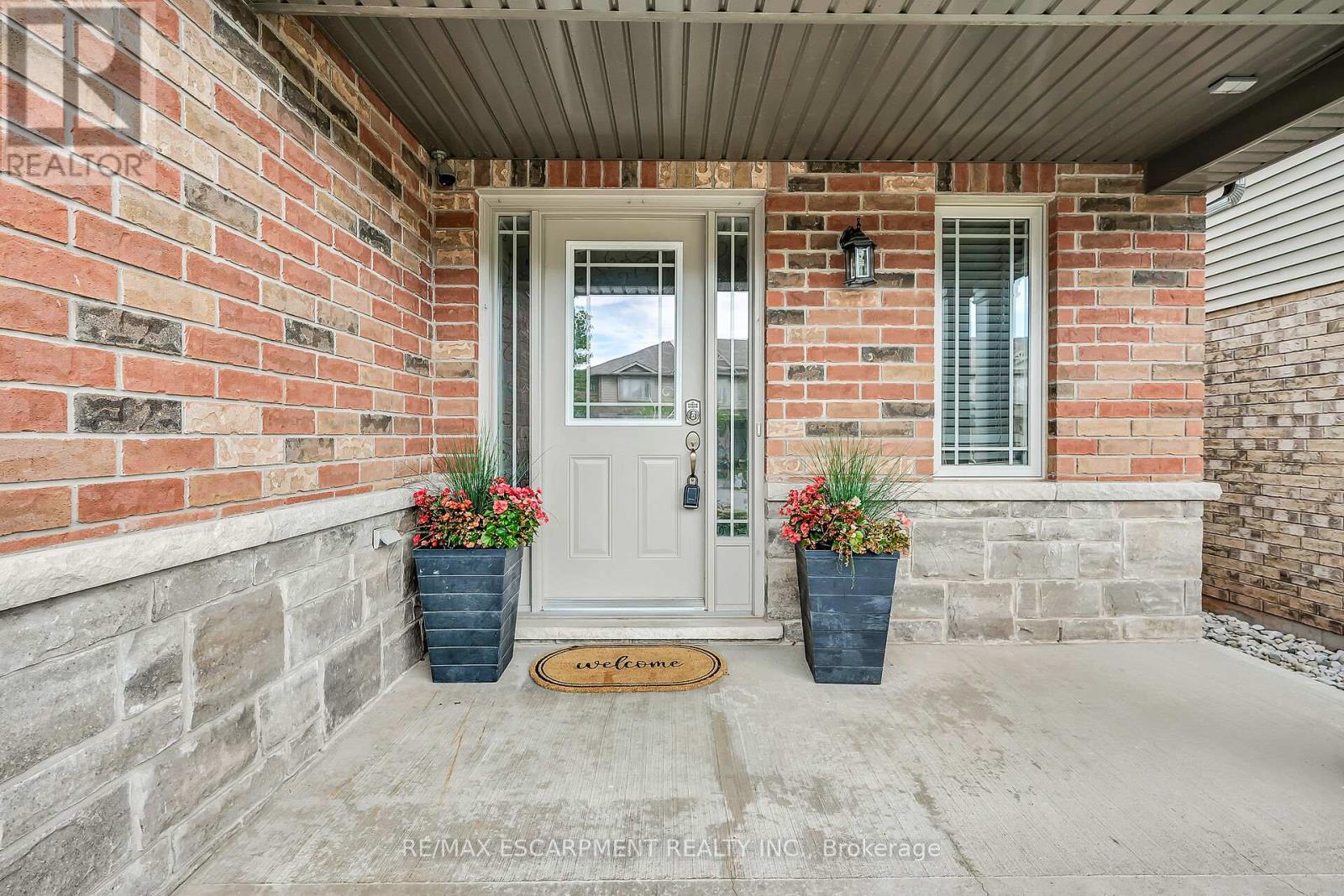 Photo 4 of 70 Escarpment Drive, Hamilton ON