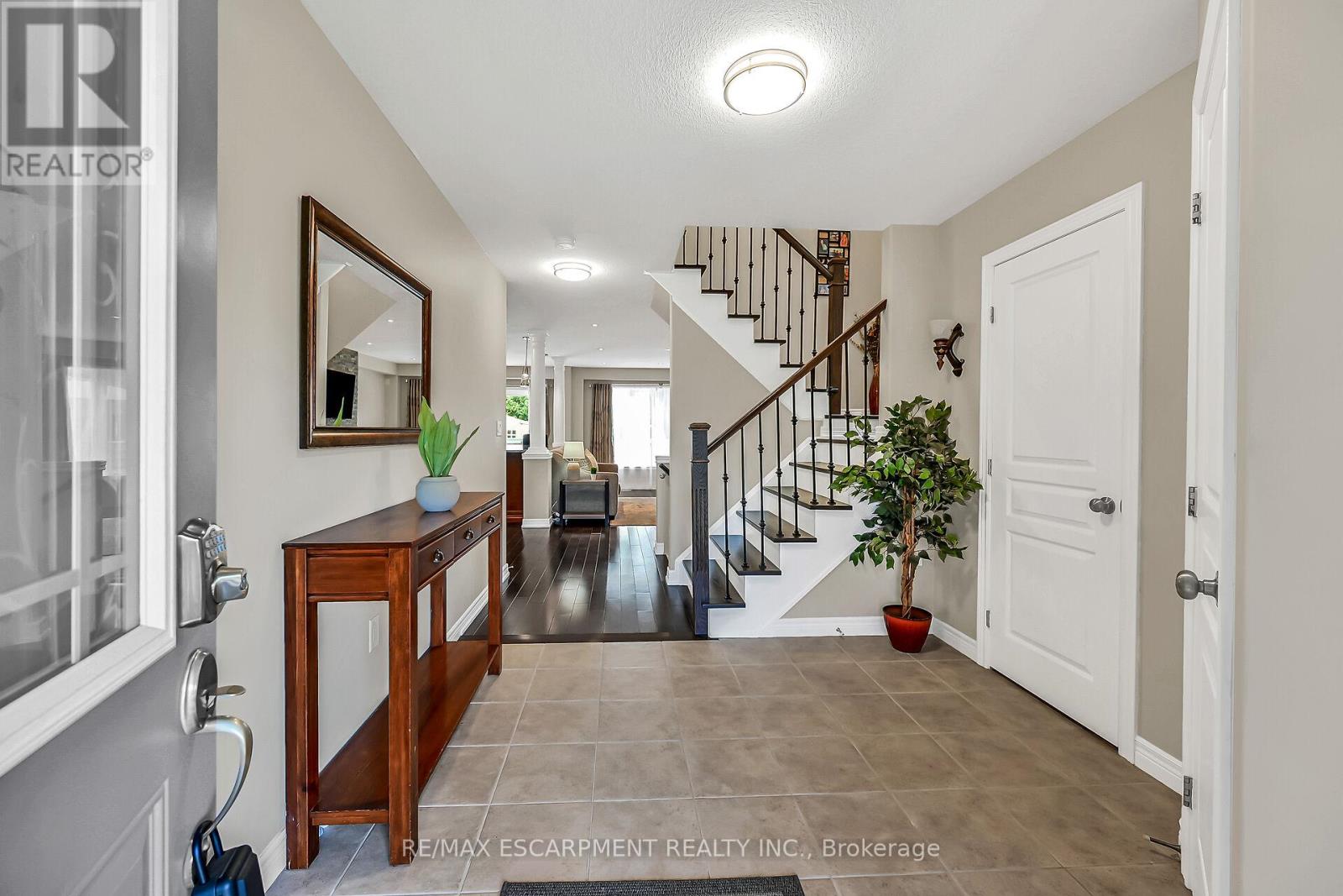 Photo 5 of 70 Escarpment Drive, Hamilton ON