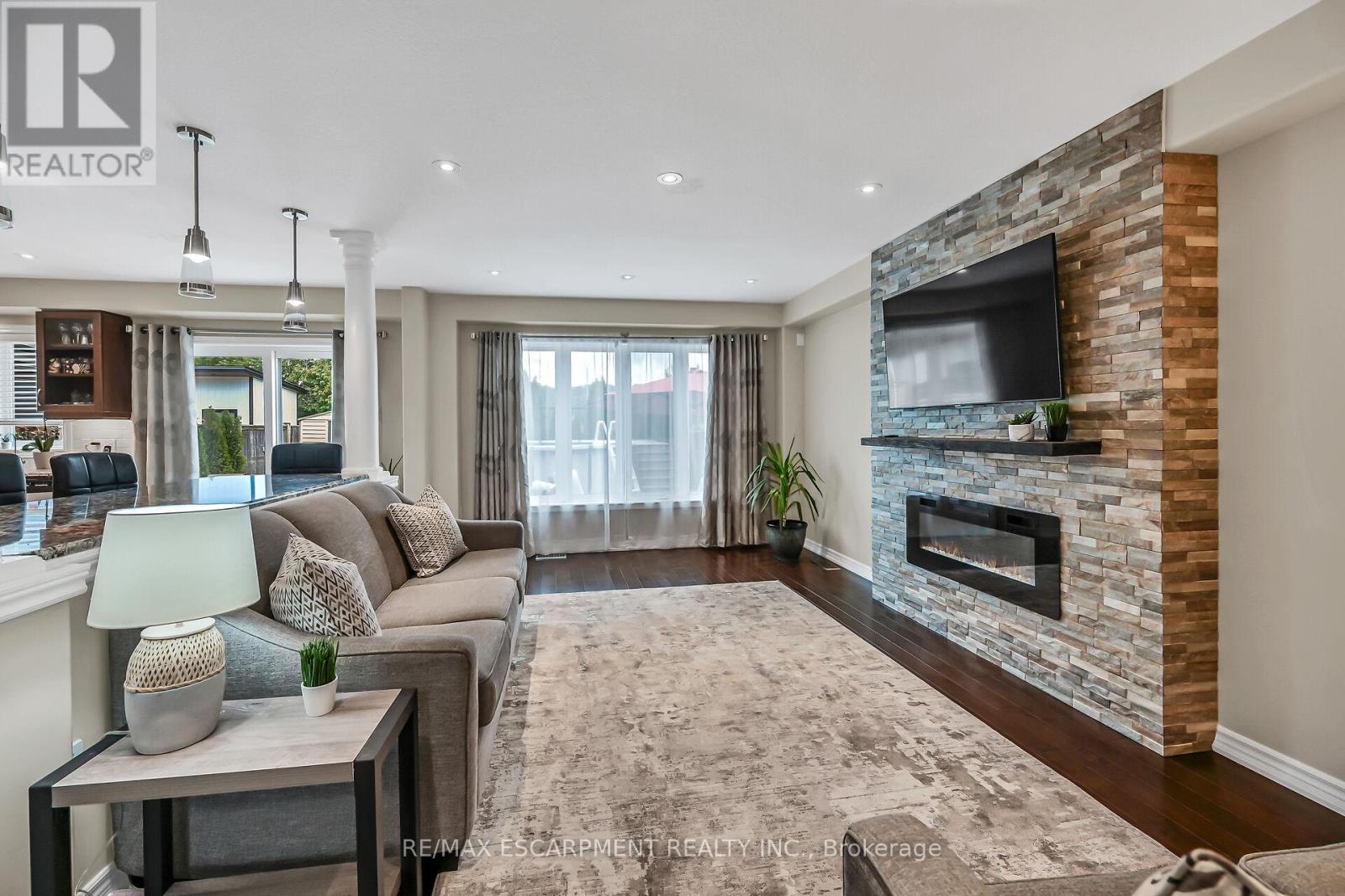 Photo 8 of 70 Escarpment Drive, Hamilton ON