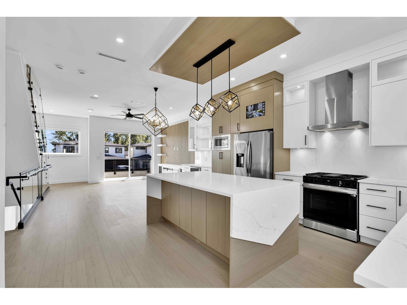Photo 6 of 102 16649 18 A Avenue, Surrey BC
