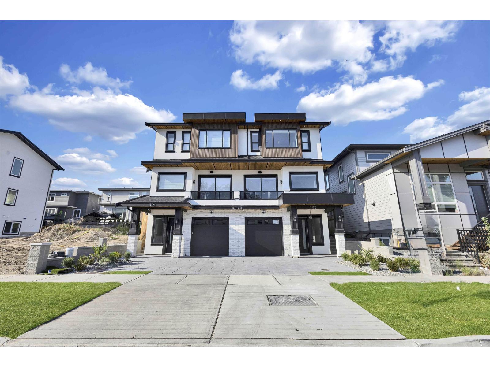 Photo 2 of 102 16649 18 A Avenue, Surrey BC