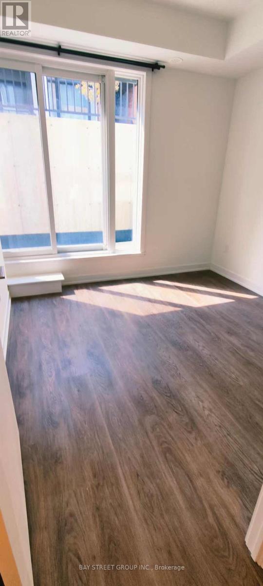 Photo 6 of 1114 12 David Eyer Road, Richmond Hill ON