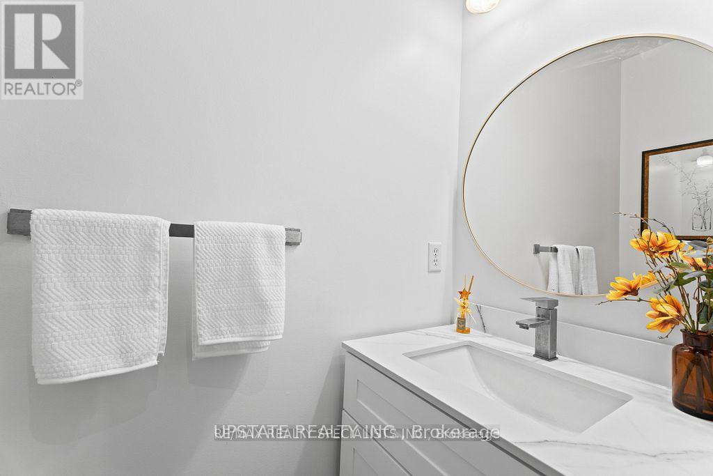 Photo 17 of 104 Treeline Boulevard, Brampton ON