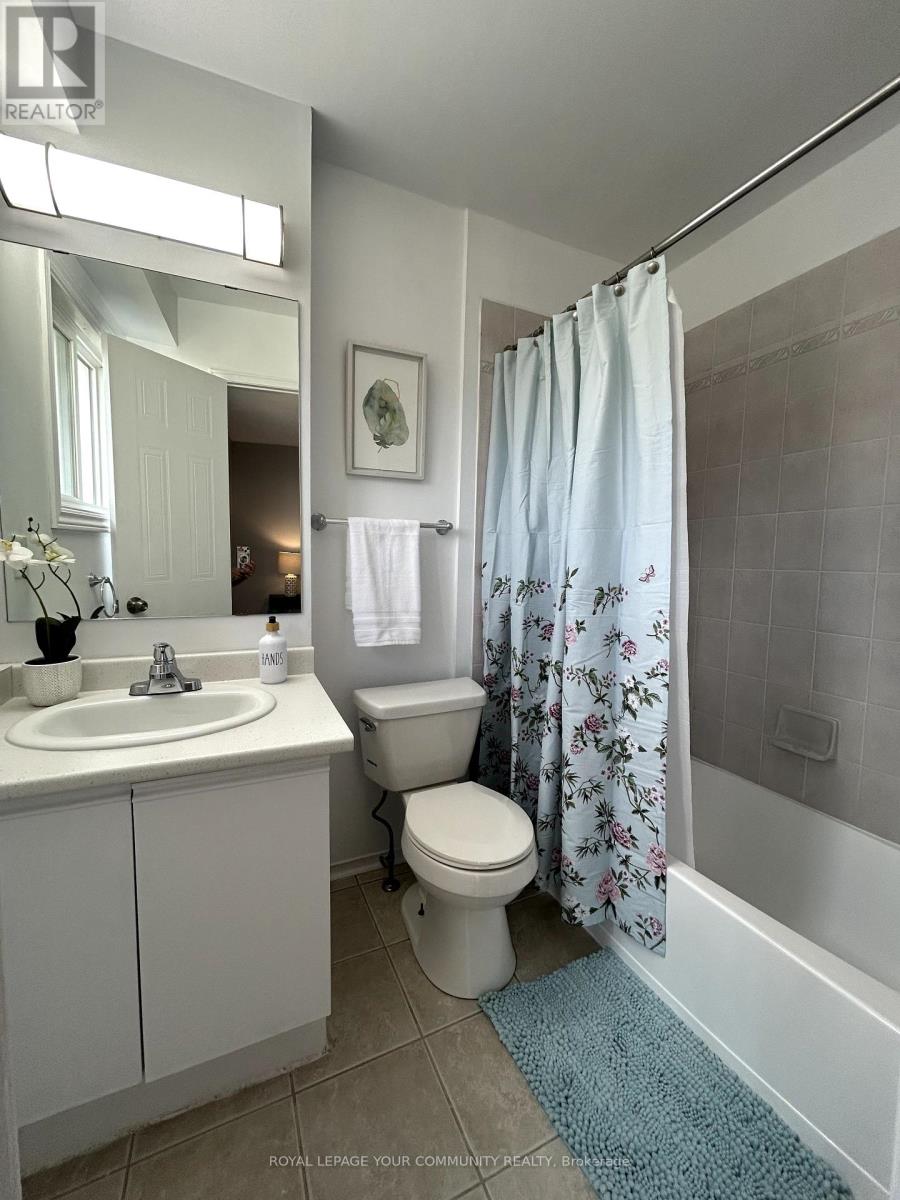 Photo 13 of 37 39 Wylie Circle, Halton Hills ON