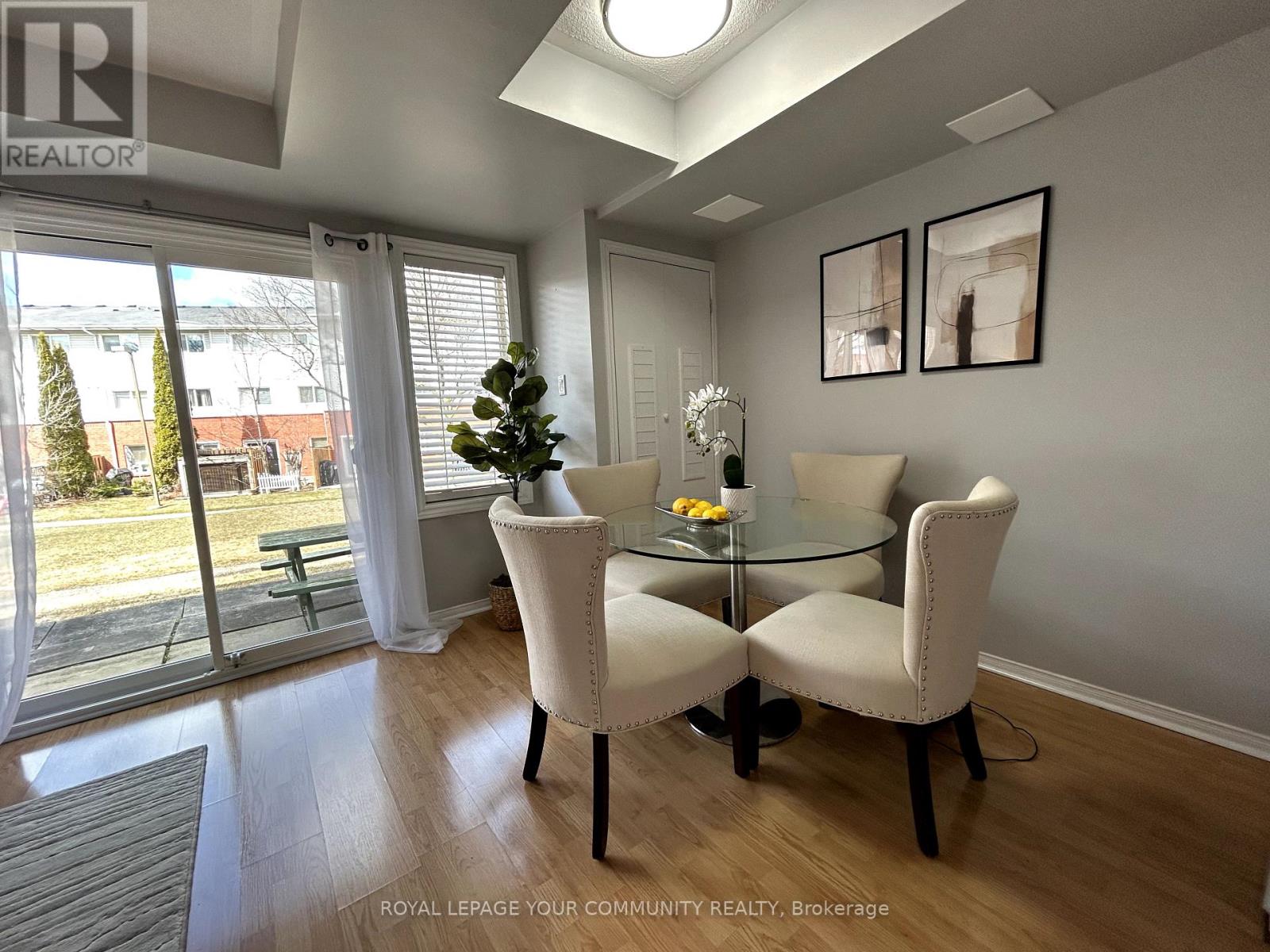 Photo 4 of 37 39 Wylie Circle, Halton Hills ON