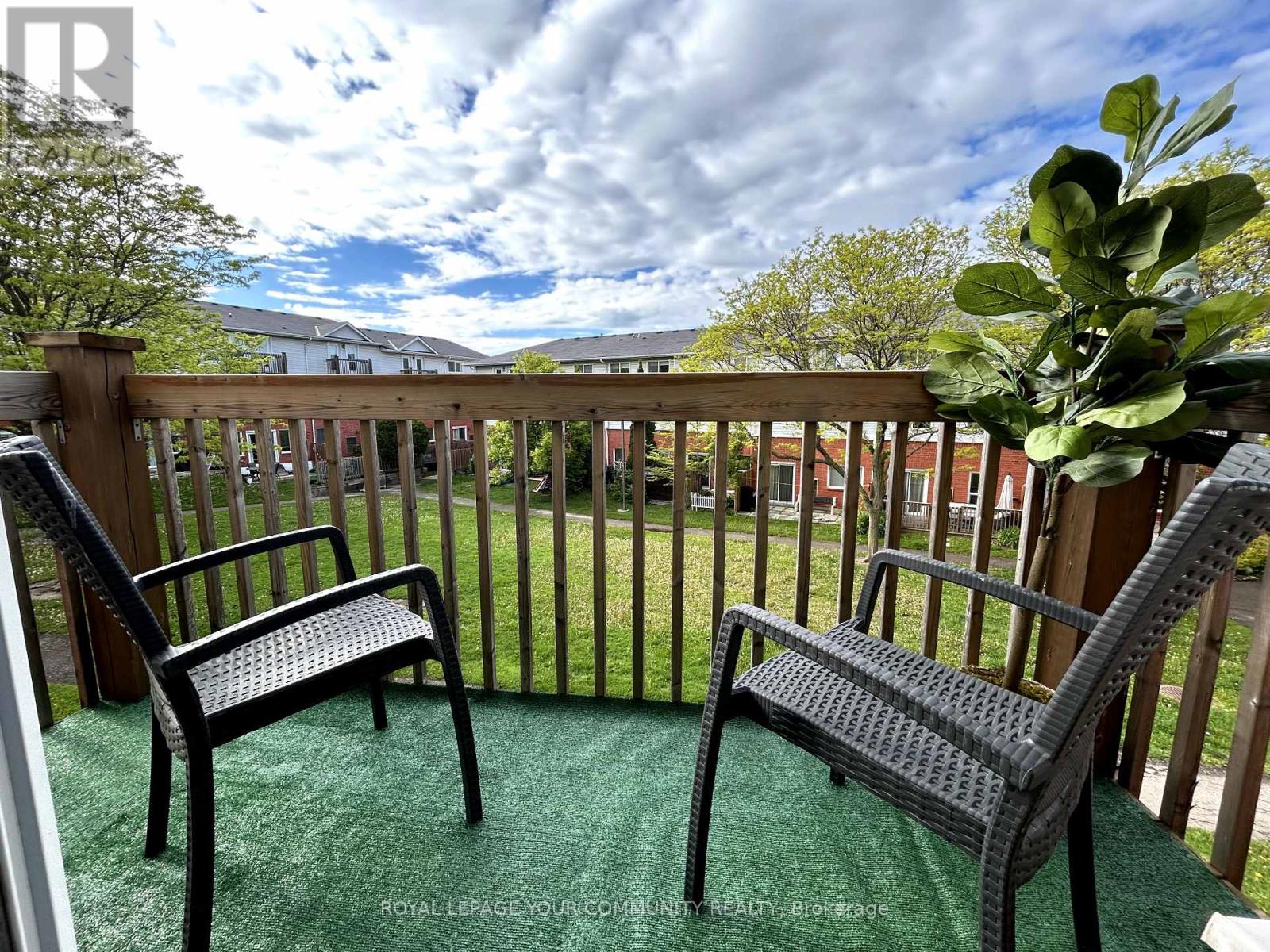 Photo 15 of 37 39 Wylie Circle, Halton Hills ON