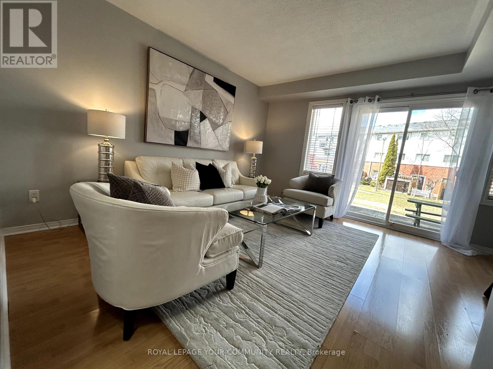 Photo 3 of 37 39 Wylie Circle, Halton Hills ON