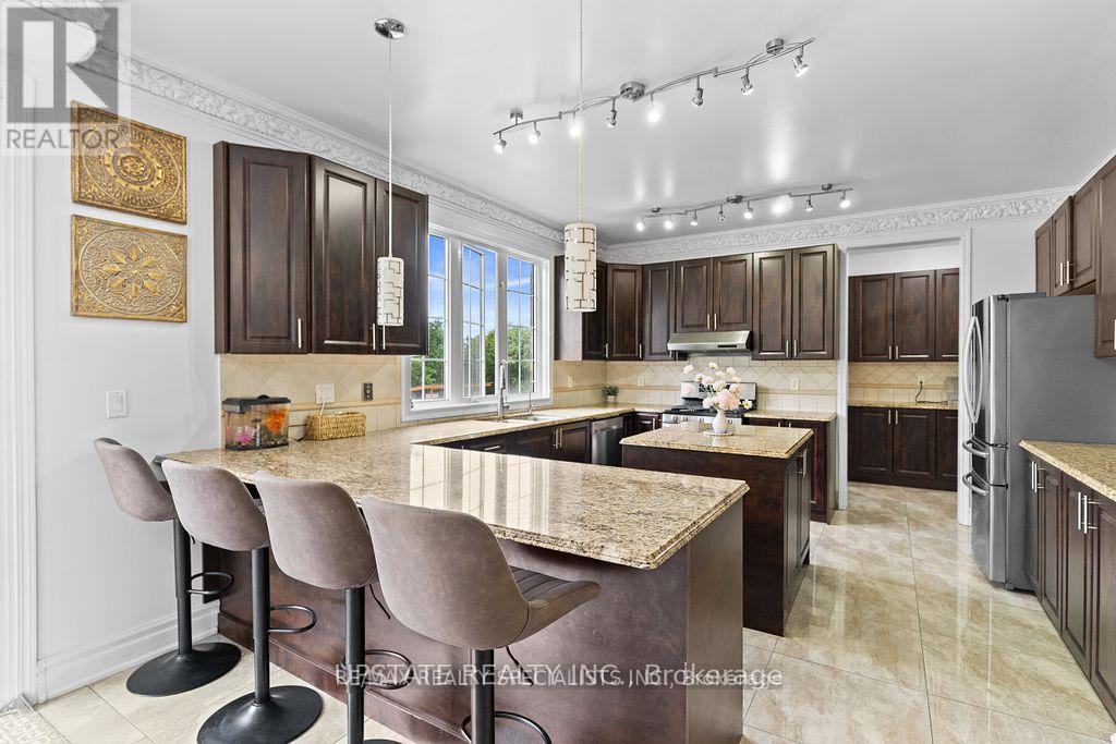 Photo 11 of 104 Treeline Boulevard, Brampton ON