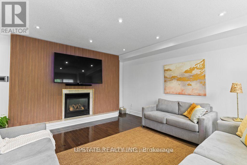 Photo 14 of 104 Treeline Boulevard, Brampton ON