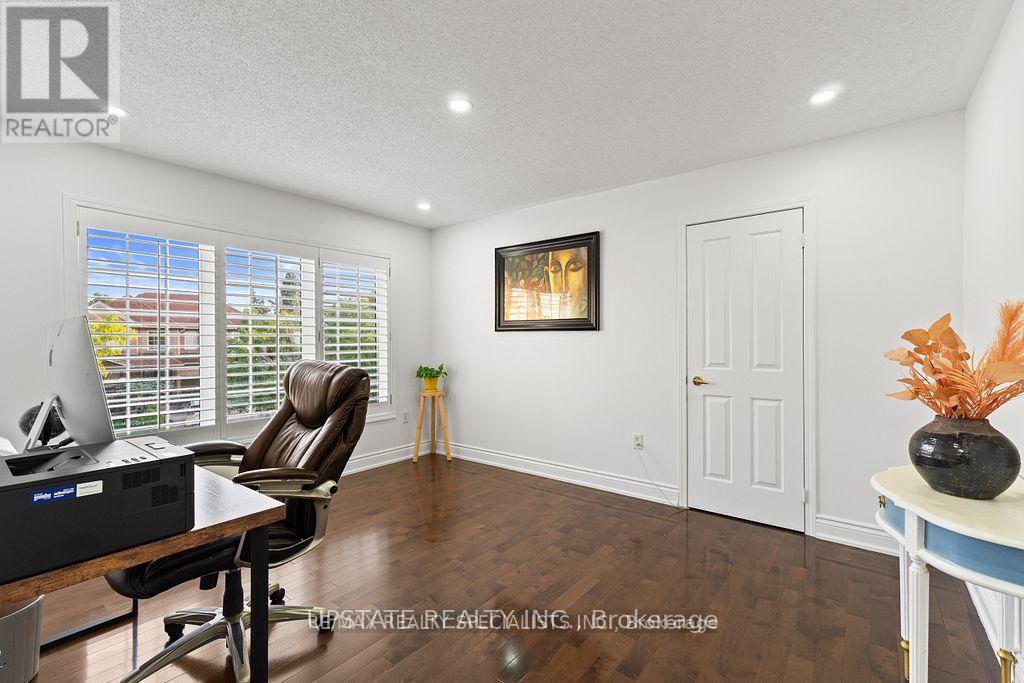 Photo 21 of 104 Treeline Boulevard, Brampton ON