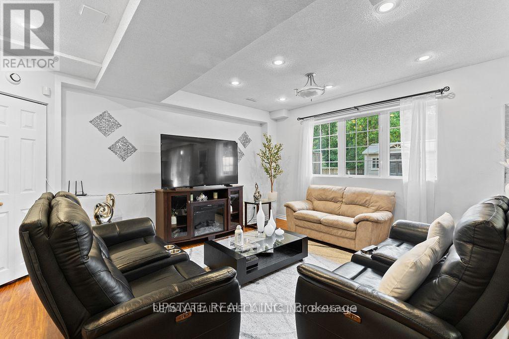 Photo 36 of 104 Treeline Boulevard, Brampton ON