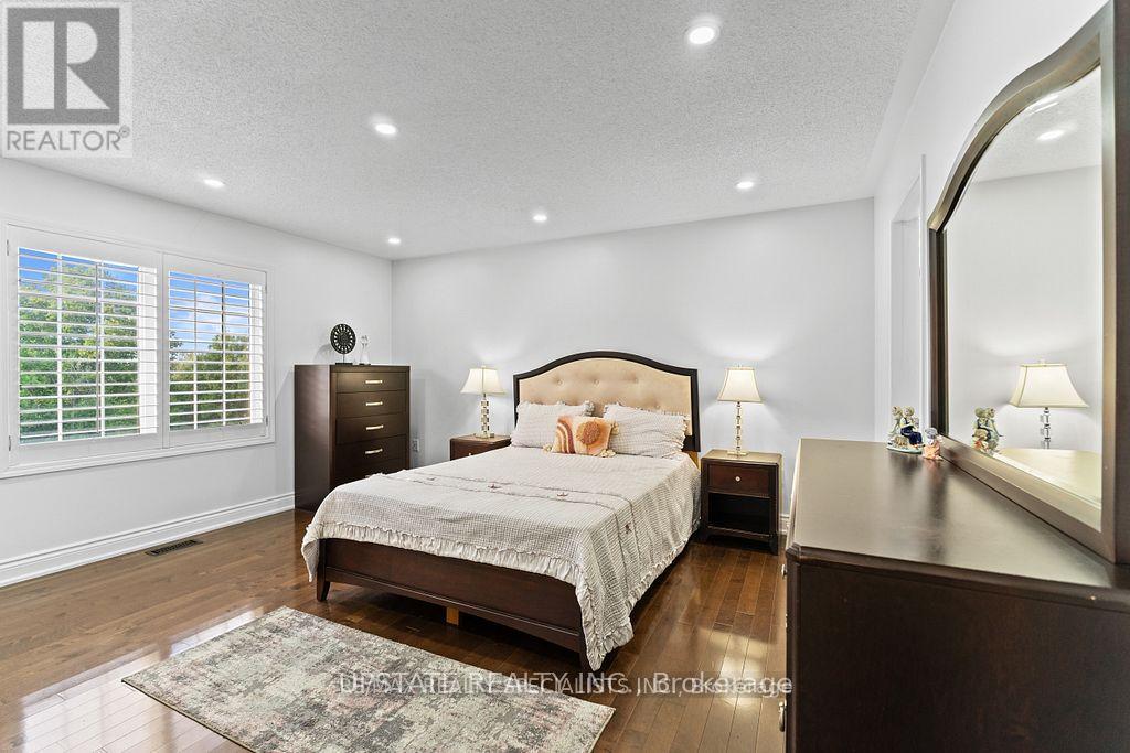 Photo 28 of 104 Treeline Boulevard, Brampton ON