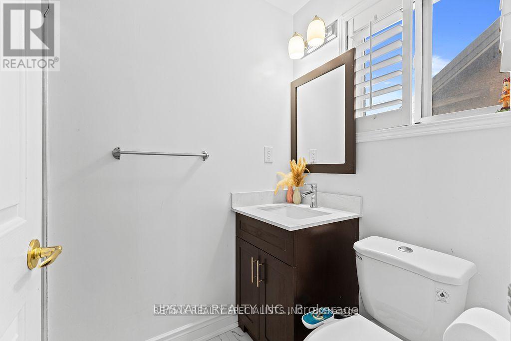 Photo 34 of 104 Treeline Boulevard, Brampton ON