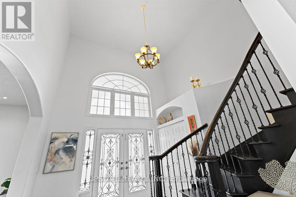 Photo 5 of 104 Treeline Boulevard, Brampton ON