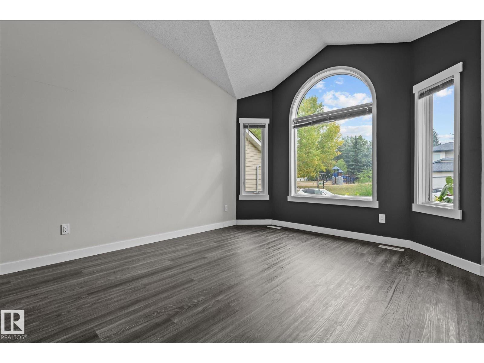 Photo 9 of 79 Woodside Cr, Spruce Grove AB