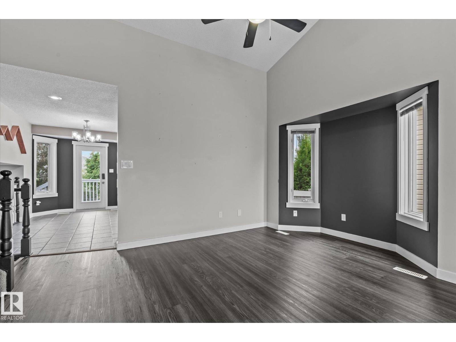 Photo 12 of 79 Woodside Cr, Spruce Grove AB