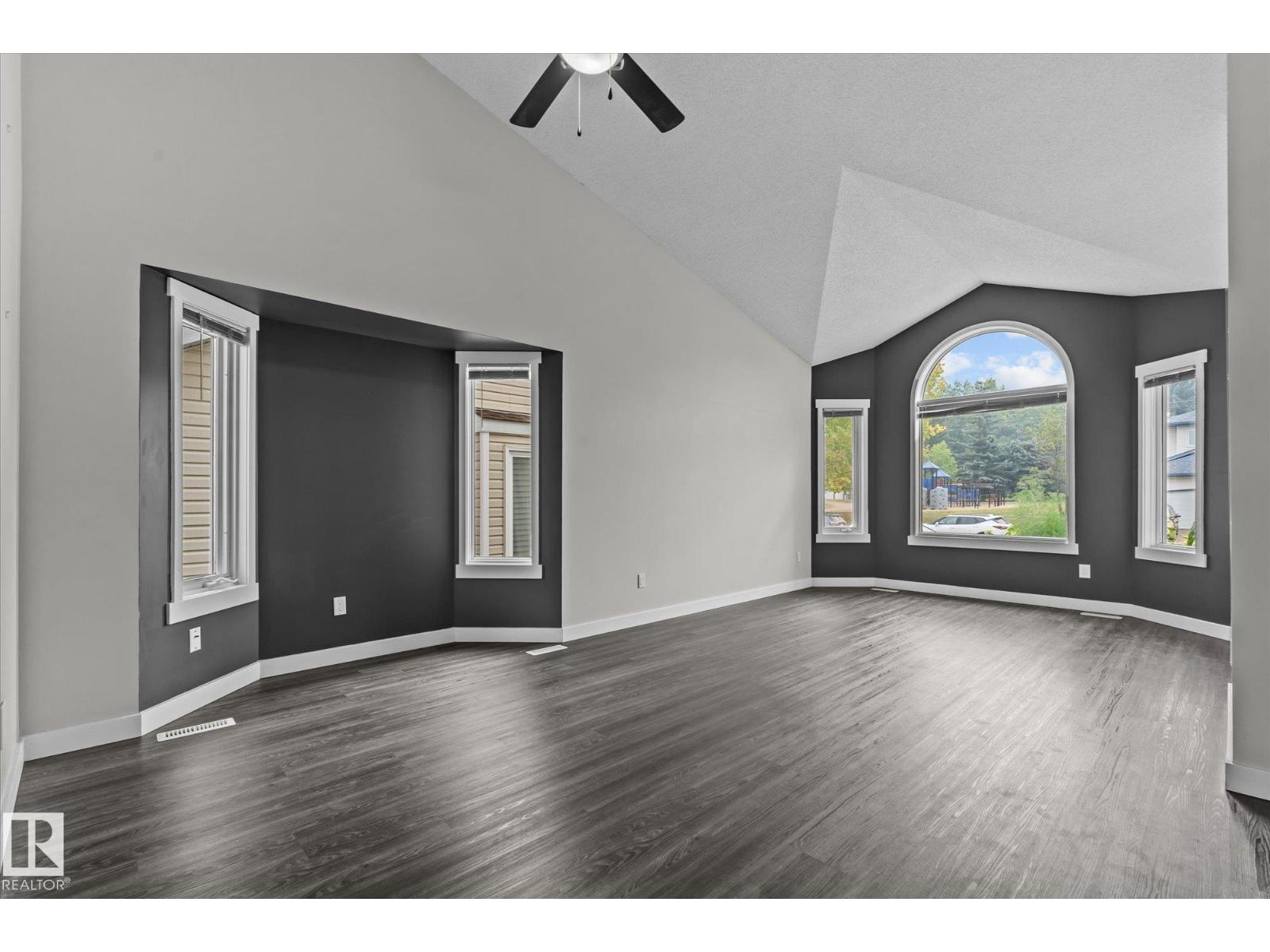 Photo 13 of 79 Woodside Cr, Spruce Grove AB